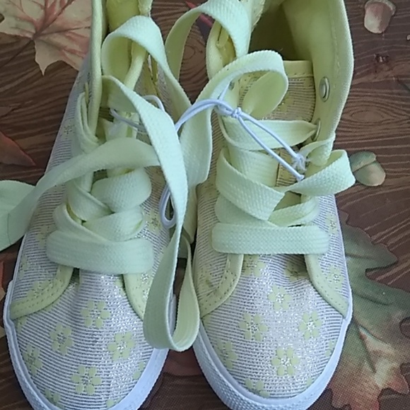 Sneakers - Picture 1 of 2